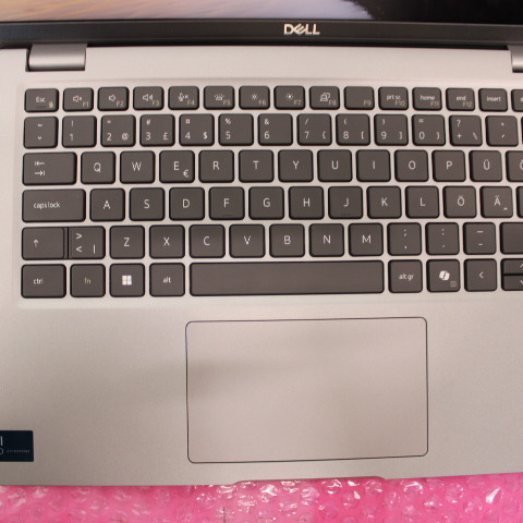 SALE OUT. Dell | Latitude 5450 | 14 " | IPS | FHD | 1920 x 1080 pixels | Anti-glare | Intel Core Ultra 5 | 135U | 16 GB | DDR5 | Solid-state drive capacity 512 GB | Intel Integrated Graphics | Windows 11 Pro | 802.11ax | Bluetooth version 5.3 | WWAN ready | Keyboard language Estonian | Keyboard backlit | DAMAGE ON THE RIGHT EDGE OF HOUSING