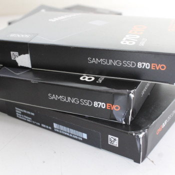 IZPĀRDOŠANA. Samsung SSD 870 EVO 500 GB SATA III 2.5 collas | IZPĀRDOŠANA. | Samsung SSD | 870 EVO | 500 GB | SSD formāts 2.5" | Cietā diska interfeiss SATA III | BOJĀTA IEPAKOJUMA | Lasīšanas ātrums 560 MB/s | Rakstīšanas ātrums 530 MB/s