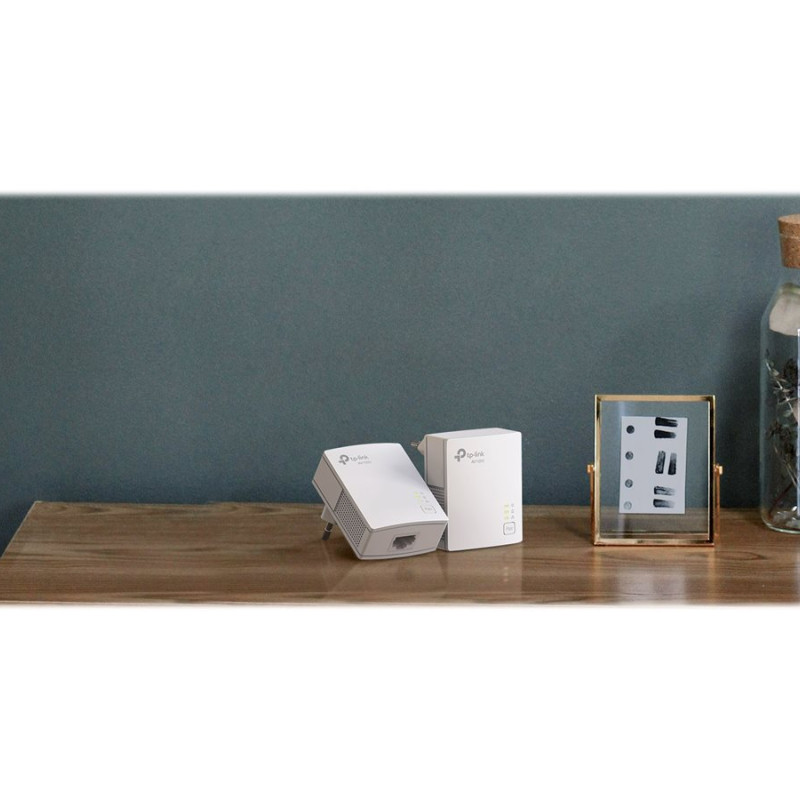 TP-LINK | Gigabit Powerline sākuma komplekts | TL-PA7017 KIT | 10/100/1000 Mbit/s | Ethernet LAN (RJ-45) porti 1 | Bez Wi-Fi | Maks. datu pārraides ātrums 1000 Mbit/s | Papildu kontaktligzda