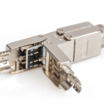 DN-93912 | Field Termination savienotājs CAT 6A, 500 MHz priekš AWG 22-26, pilnībā aizsargāts ar metāla skrūvējamu vāciņu