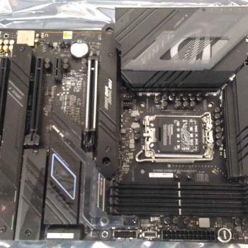 IZPĀRDOŠANA. Asus ROG STRIX Z790-F GAMING WIFI | Procesoru saime Intel | Procesora ligzda LGA1700 | DDR5 DIMM | Atmiņas sloti 4 | Atbalstītie cietā diska interfeisi SATA, M.2 | SATA savienotāju skaits 4 | Čipsets Intel Z790 | ATX | LIETOTS, ATJAUNOTS, BEZ ORIĢINĀLĀ IEPAKOJUMA UN PIEDERUMIEM, TIKAI AIZSARGPLĀKSNE UN ANTENA IEKĻAUTA